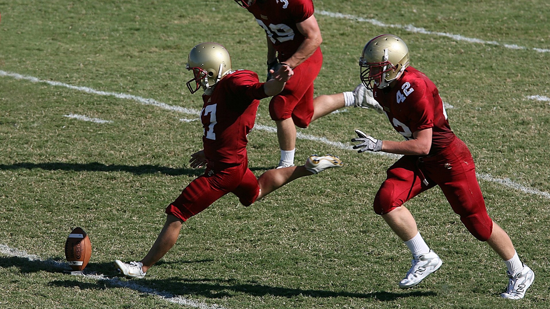 开云-蛙泳选手划幅扩大、润滑度明显提升，蛙泳划手速度要求慢还是快